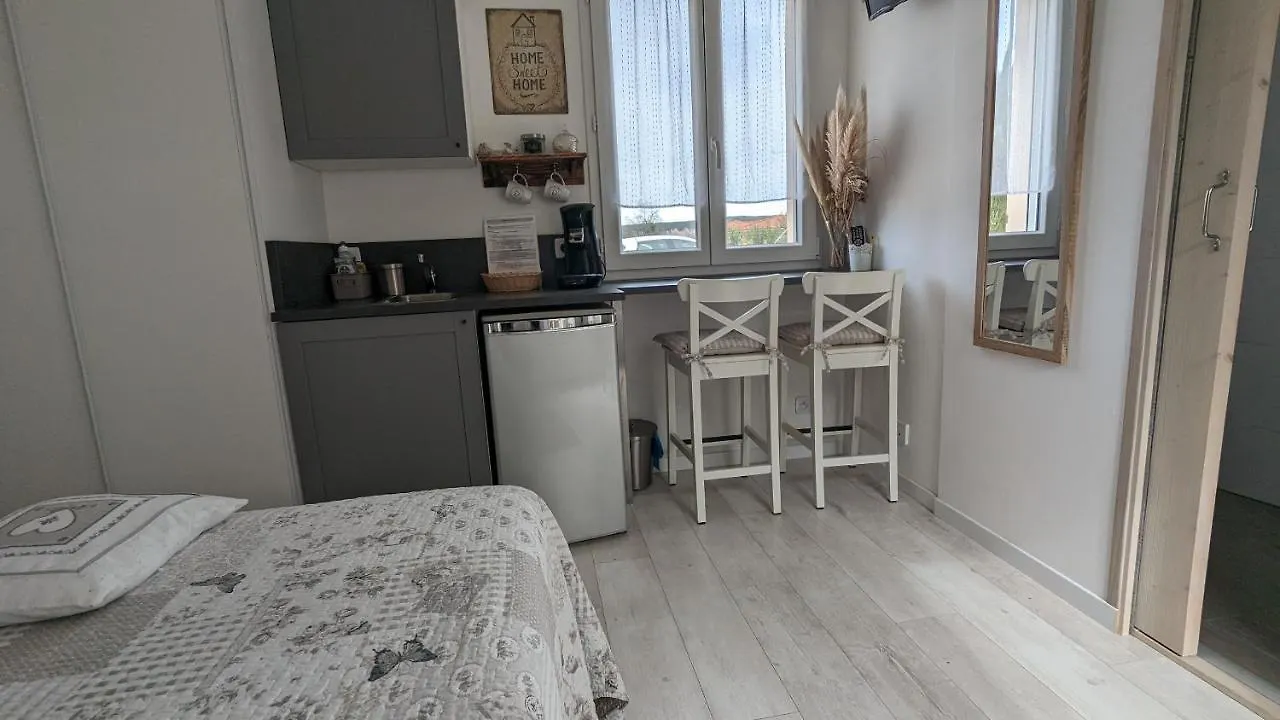 Au Pied du Mur Orgnac-lʼAven Séjour chez l'habitant